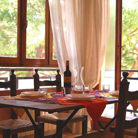 Apartmán La Terrazza Tra Pini E Mare San Bartolomeo Al Mare Pokoj fotografie