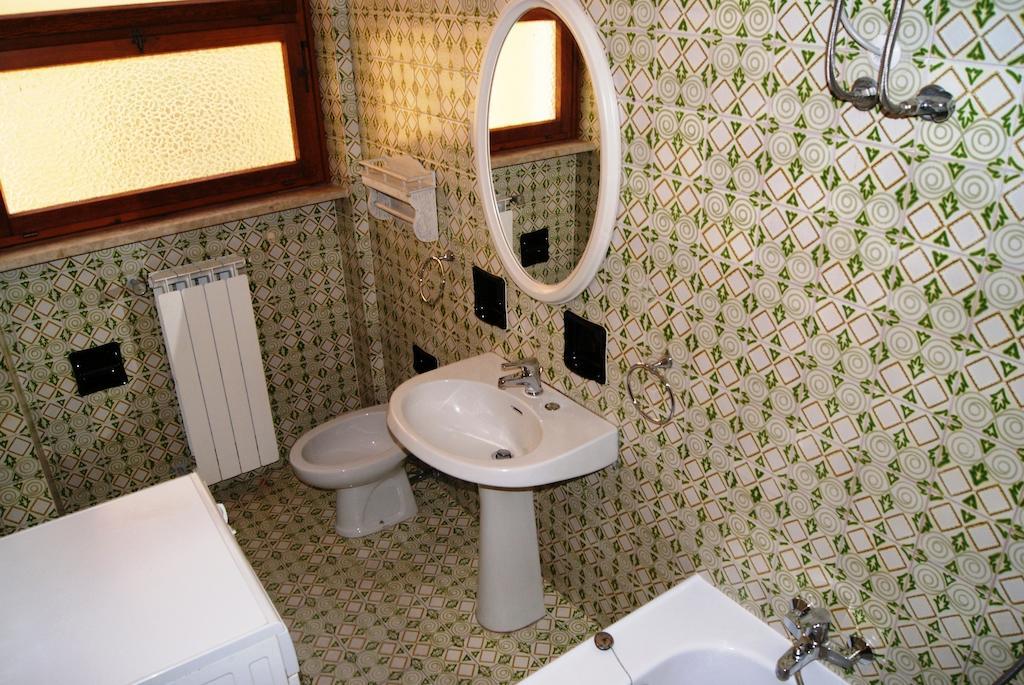 Apartmán La Terrazza Tra Pini E Mare San Bartolomeo Al Mare Pokoj fotografie