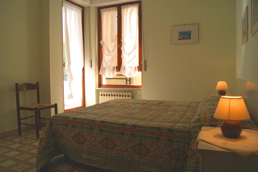 Apartmán La Terrazza Tra Pini E Mare San Bartolomeo Al Mare Pokoj fotografie
